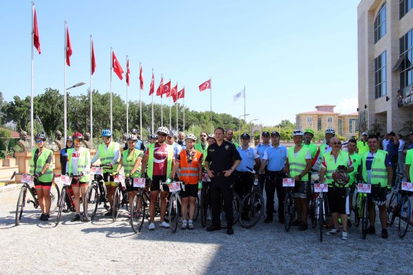aa-20220829-28756867-28756866-aydindan-30-agustos-turuna-cikan-bisikletciler-usaka-ulasti.jpg