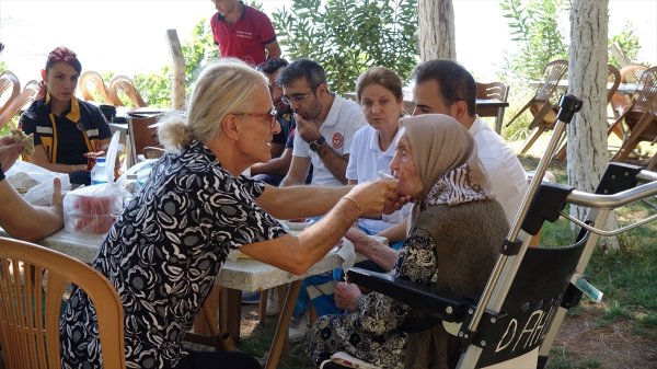 aa-20220906-28827036-28827032-aydinda-103-yasindaki-kadinin-kemer-barajini-gorme-hayali-gerceklestirildi.jpg