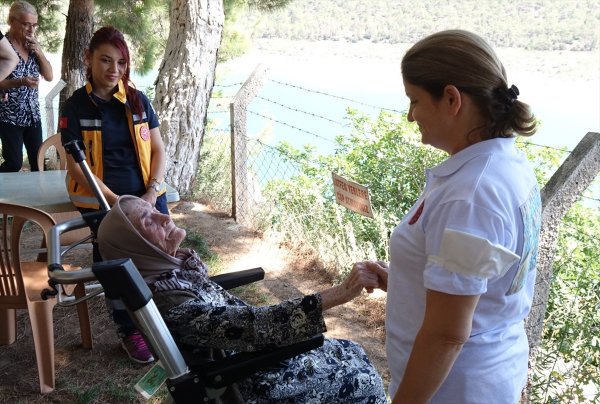 aa-20220906-28827036-28827034-aydinda-103-yasindaki-kadinin-kemer-barajini-gorme-hayali-gerceklestirildi.jpg