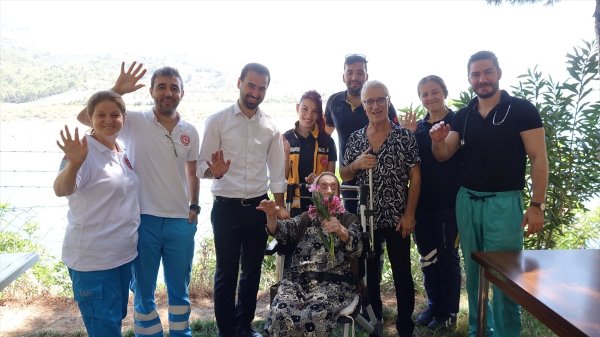 aa-20220906-28827036-28827035-aydinda-103-yasindaki-kadinin-kemer-barajini-gorme-hayali-gerceklestirildi.jpg