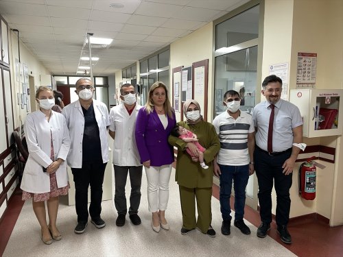 aa-20220920-28947445-28947442-anne-karninda-5-kez-kan-nakli-yapilan-bebek-sagligina-kavustu-1.jpg