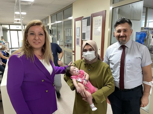 aa-20220920-28947445-28947444-anne-karninda-5-kez-kan-nakli-yapilan-bebek-sagligina-kavustu.jpg