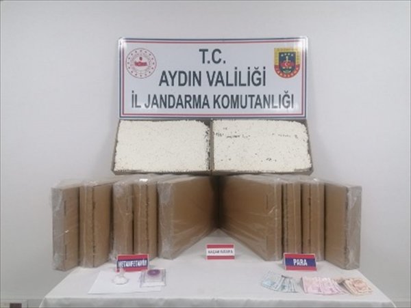 aa-20221007-29093079-29093078-aydinda-40-gram-metamfetamin-ile-kacak-sigara-ele-gecirildi.jpg