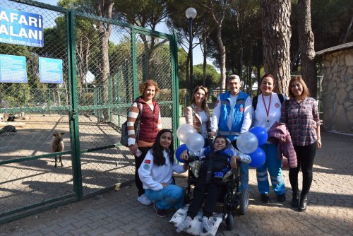 aa-20221115-29443034-29443030-aydinda-saglik-ekibi-engelli-cocugu-lunapark-ve-hayvanat-bahcesine-goturdu.jpg