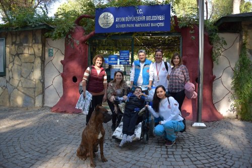 aa-20221115-29443034-29443033-aydinda-saglik-ekibi-engelli-cocugu-lunapark-ve-hayvanat-bahcesine-goturdu.jpg