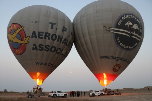 aa-20221115-29444019-29443998-pamukkalede-balon-turizmi-giderek-gelisiyor.jpg