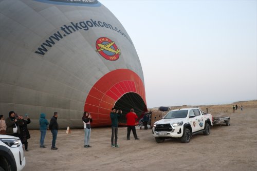 aa-20221115-29444019-29443999-pamukkalede-balon-turizmi-giderek-gelisiyor.jpg