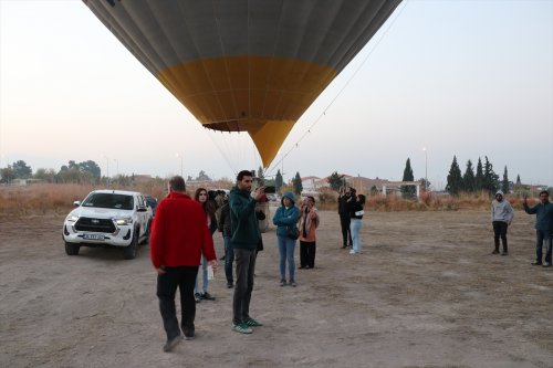 aa-20221115-29444019-29444000-pamukkalede-balon-turizmi-giderek-gelisiyor.jpg