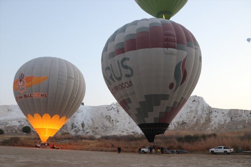 aa-20221115-29444019-29444001-pamukkalede-balon-turizmi-giderek-gelisiyor.jpg