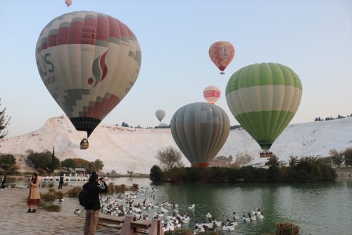 aa-20221115-29444019-29444004-pamukkalede-balon-turizmi-giderek-gelisiyor.jpg