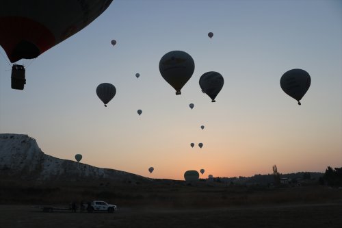 aa-20221115-29444019-29444008-pamukkalede-balon-turizmi-giderek-gelisiyor.jpg