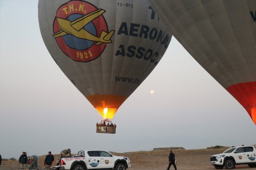aa-20221115-29444019-29444013-pamukkalede-balon-turizmi-giderek-gelisiyor.jpg