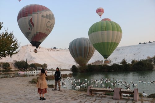 aa-20221115-29444019-29444017-pamukkalede-balon-turizmi-giderek-gelisiyor-001.jpg