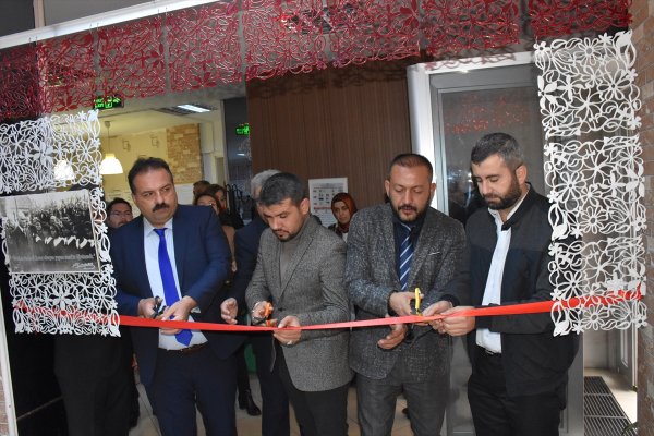 aa-20221123-29518292-29518287-germencikte-sehit-ogretmenlerin-fotograflarindan-olusan-sergi-acildi.jpg