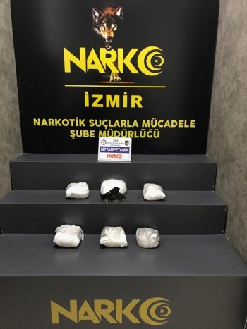 aa-20221127-29562080-29562079-izmirde-bir-aracin-yedek-lastiginde-6-kilo-465-gram-uyusturucu-ele-gecirildi.jpg
