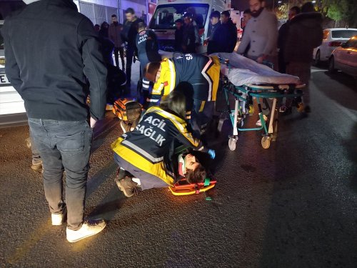 aa-20221221-29805200-29805198-manisada-otomobille-motosikletin-carpismasi-sonucu-2-kisi-yaralandi.jpg