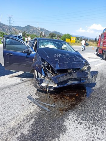 aa-20230611-31402973-31402971-germencikte-iki-otomobilin-carpistigi-kazada-3-kisi-yaralandi.jpg