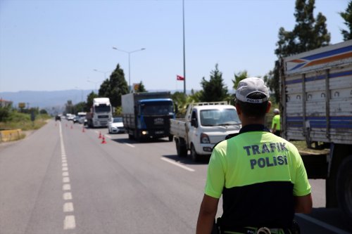 aa-20230623-31507401-31507394-kurban-bayrami-oncesi-turizm-kentlerinin-gecis-guzergahi-aydinda-trafik-denetimi-artirildi.jpg
