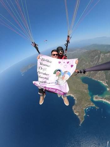aa-20230817-31934876-31934866-evlilik-teklifine-evet-yanitini-gokyuzunde-aldi-001.jpg