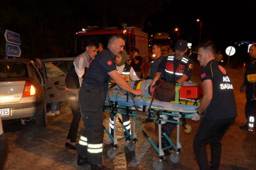 aa-20230902-32060631-32060627-manisada-trafik-kazasinda-5-kisi-yaralandi.jpg
