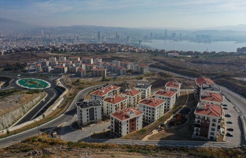 aa-20231029-32558245-32558229-izmir-depreminin-ardindan-depremzedelere-3-bin-887-konut-teslim-edildi.jpg
