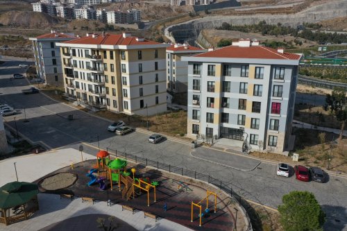 aa-20231029-32558245-32558236-izmir-depreminin-ardindan-depremzedelere-3-bin-887-konut-teslim-edildi.jpg