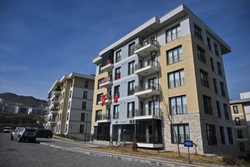 aa-20231029-32558245-32558240-izmir-depreminin-ardindan-depremzedelere-3-bin-887-konut-teslim-edildi.jpg