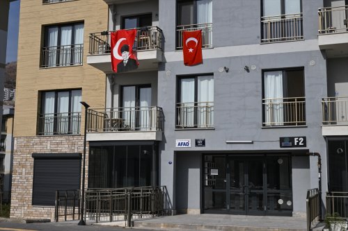 aa-20231029-32558245-32558241-izmir-depreminin-ardindan-depremzedelere-3-bin-887-konut-teslim-edildi.jpg