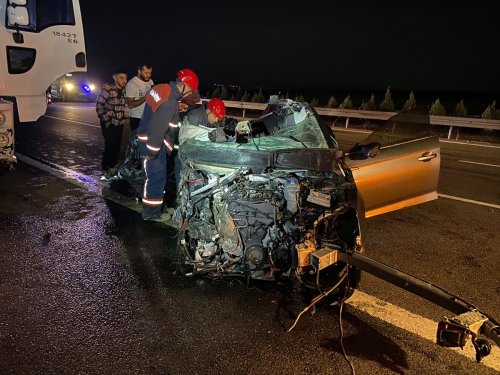 aa-20231029-32566255-32566253-manisada-tirla-carpisan-otomobildeki-yolcu-hayatini-kaybetti.jpg