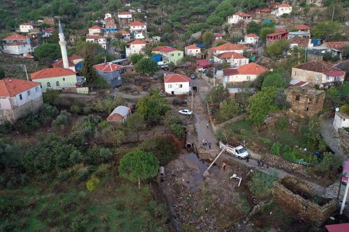 aa-20231105-32667300-32667289-aydinda-sele-kapilan-2-kisi-oldu.jpg