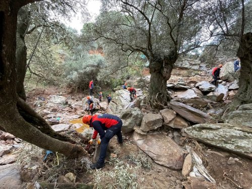 aa-20231106-32689690-32689689-aydinda-selde-kaybolan-kisiyi-arama-calismalari-devam-ediyor.jpg