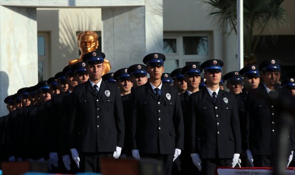 aa-20231209-33142540-33142535-aydinda-egitimini-tamamlayan-polis-adaylari-yemin-etti-001.jpg