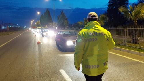 aa-20231231-33321485-33321481-aydin-valisi-yakup-canbolat-yeni-yil-oncesi-trafik-denetimine-katildi.jpg