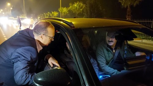 aa-20231231-33321485-33321484-aydin-valisi-yakup-canbolat-yeni-yil-oncesi-trafik-denetimine-katildi.jpg