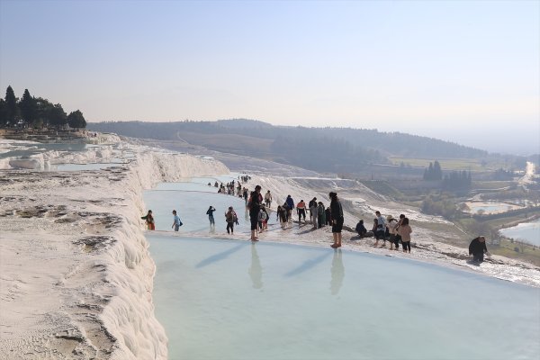 aa-20240101-33327763-33327749-pamukkaleli-turizmcilerin-2024ten-beklentileri-yuksek.jpg