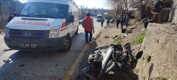 aa-20240204-33611032-33611031-muglada-otomobille-carpisan-motosikletin-surucusu-hayatini-kaybetti.jpg
