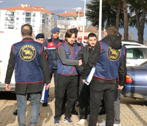 aa-20240216-33723899-33723891-denizlide-komsularini-oldurerek-motosiklet-kazasi-gibi-gosterdikleri-suclamasiyla-4-kisi-yakalandi-002.jpg
