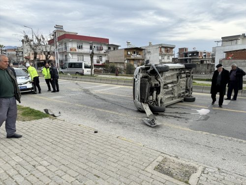 aa-20240226-33814782-33814778-aydinda-devrilen-hafif-ticari-aracin-surucusu-yaralandi.jpg