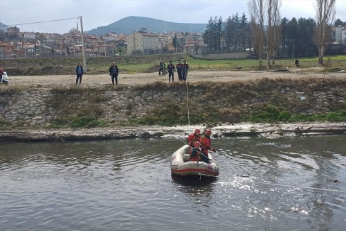 aa-20240303-33874911-33874909-kutahyada-kaybolan-7-yasindaki-otizmli-cocugun-cesedi-cayda-bulundu.jpg