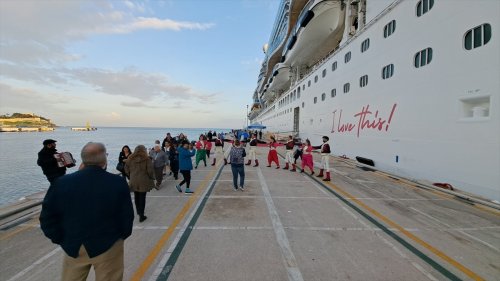 aa-20240303-33875808-33875798-dunyanin-en-buyuk-kruvaziyerlerinden-sun-princess-turkiyeye-ilk-seferini-yapti.jpg