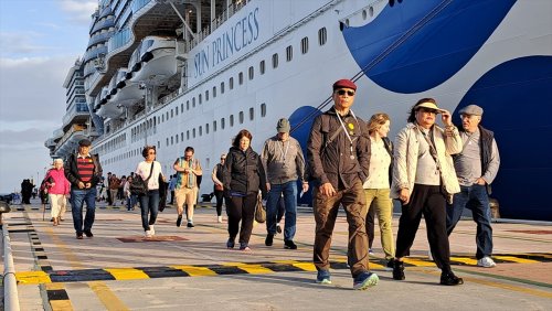 aa-20240303-33875808-33875802-dunyanin-en-buyuk-kruvaziyerlerinden-sun-princess-turkiyeye-ilk-seferini-yapti.jpg