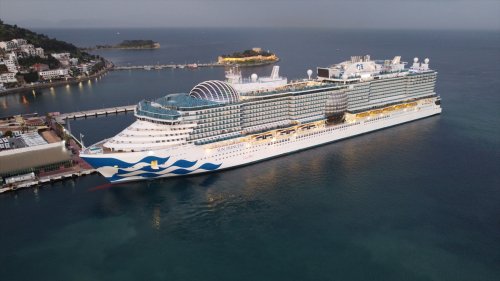 aa-20240303-33875808-33875803-dunyanin-en-buyuk-kruvaziyerlerinden-sun-princess-turkiyeye-ilk-seferini-yapti.jpg