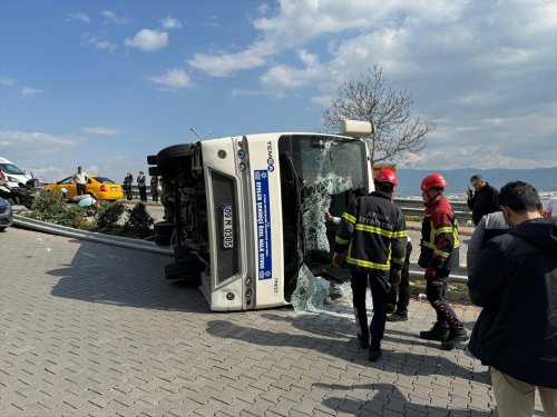 aa-20240306-33904686-33904681-aydinda-halk-otobusunun-devrilmesi-sonucu-15-kisi-yaralandi.jpg