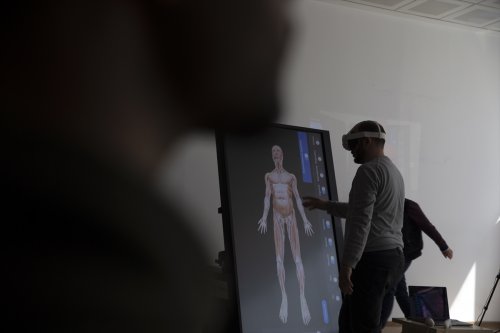 aa-20240407-34207335-34207327-ogrenciler-dijital-kadavra-ile-anatomiyi-sanal-ortamda-ogreniyor.jpg
