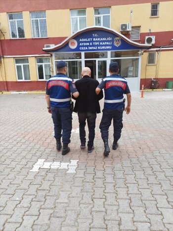 aa-20240511-34532281-34532278-aydinda-uyusturucu-ele-gecirilen-otomobildeki-2-supheli-tutuklandi-1.jpg