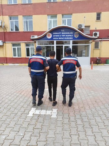 aa-20240511-34532281-34532279-aydinda-uyusturucu-ele-gecirilen-otomobildeki-2-supheli-tutuklandi.jpg