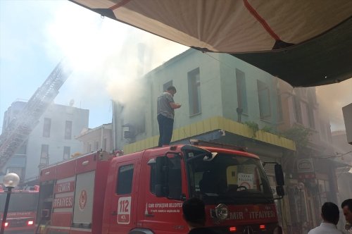 aa-20240531-34740900-34740898-odemiste-restoran-olarak-isletilen-tarihi-binada-cikan-yangin-sonduruldu.jpg