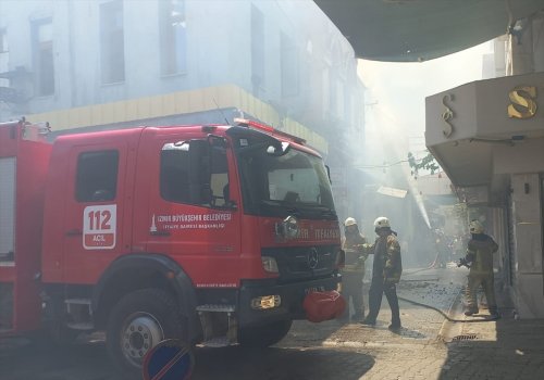 aa-20240531-34740900-34740899-odemiste-restoran-olarak-isletilen-tarihi-binada-cikan-yangin-sonduruldu.jpg