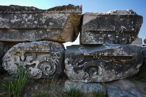 aa-20240815-35404584-35404575-aydinin-mo-4-yuzyildan-kalma-antik-kenti-magnesia.jpg