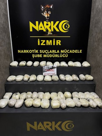 aa-20240828-35503361-35503360-izmirde-tirin-lastigine-gizlenmis-50-kilo-550-gram-uyusturucu-ele-gecirildi.jpg